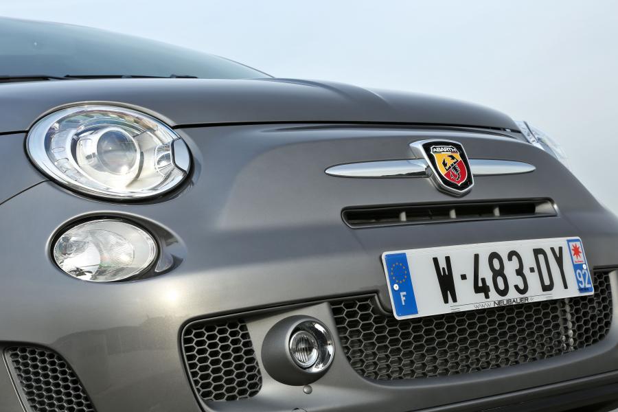 Детали экстерьера Abarth 595 Competizione 2011 года  (фото 18 из 32)